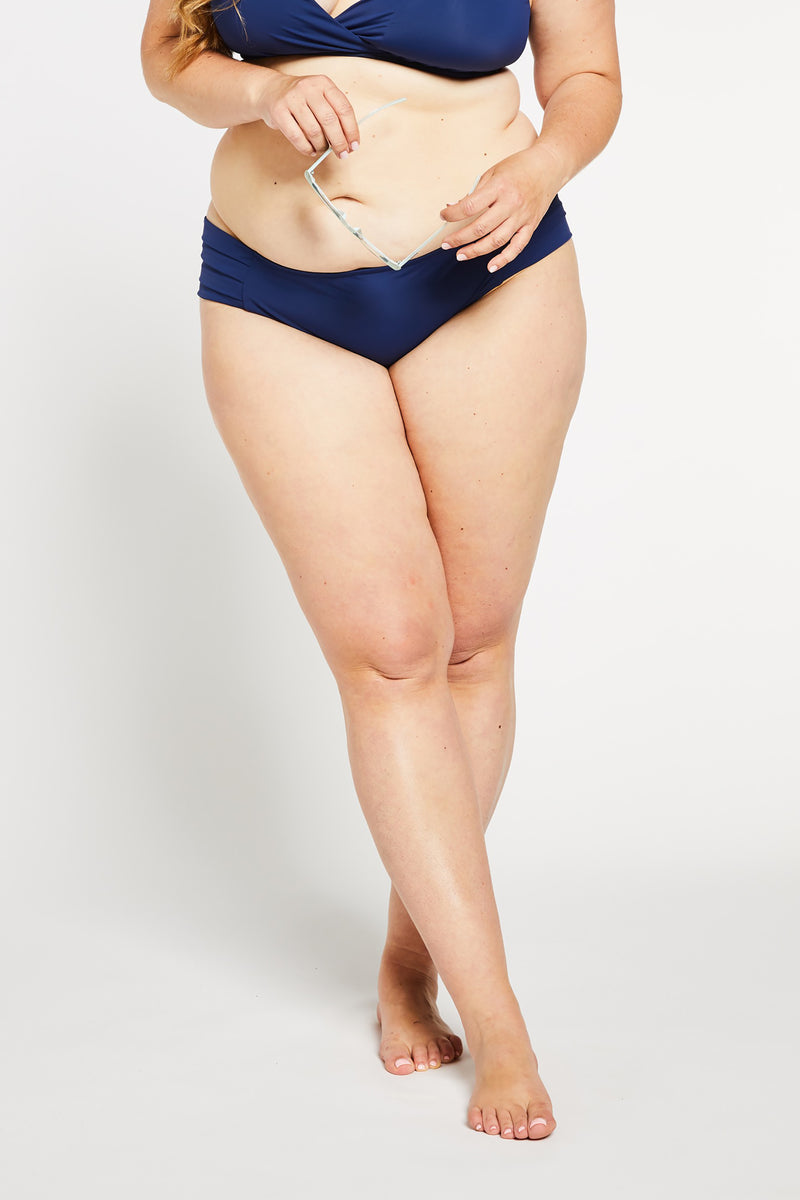 Womens Flex To Fit Thong Panty XL In The Navy 
